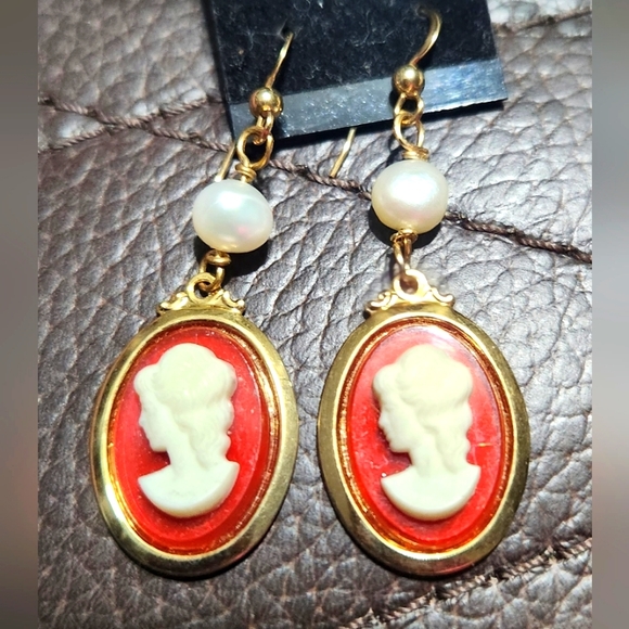 Hand Crafted Jewelry - NWT Goldfilled Cameo Pierced Earrings with Freshwater Pearls